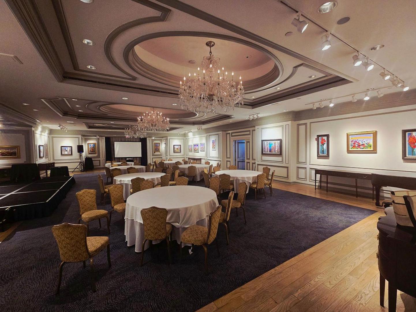 Luxurious banquet hall