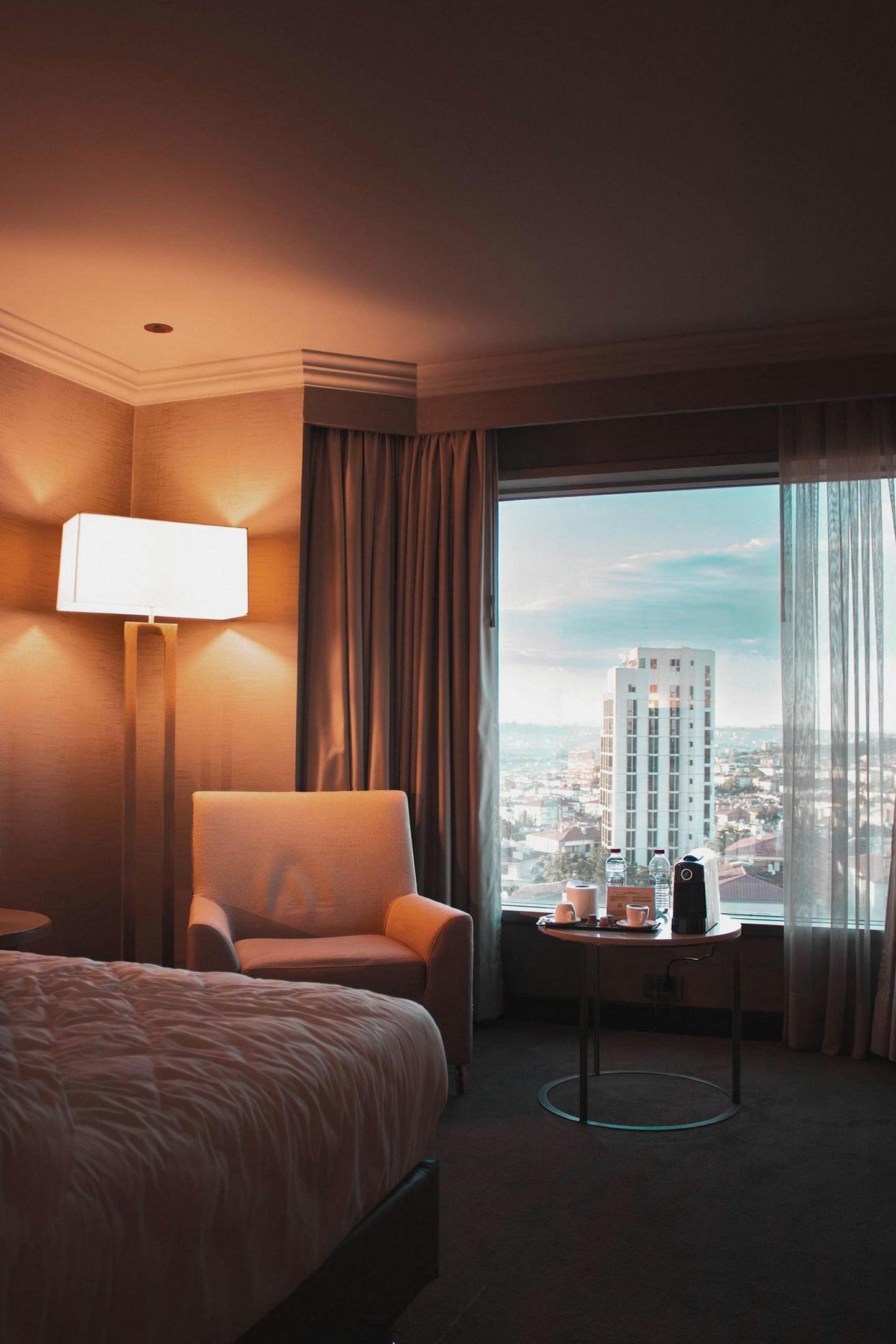 Brightvibes Bright Suite with city skyline view