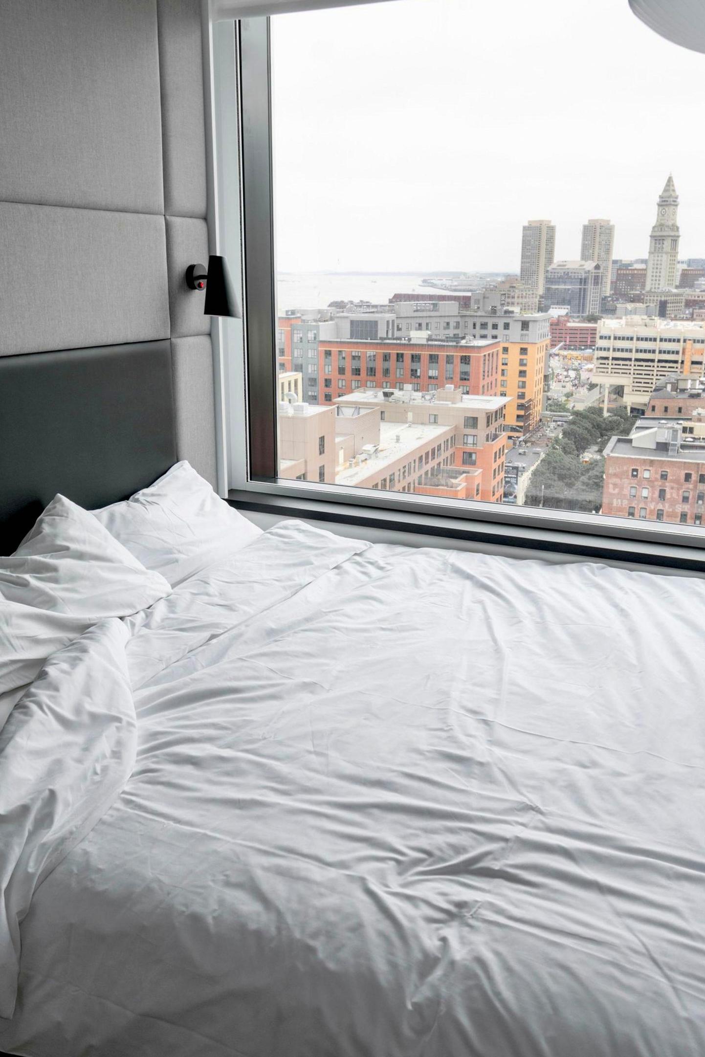 Brightvibes Deluxe Room with city views